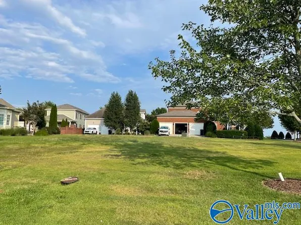3 Royal Troon Dr SE, Huntsville, AL 35802