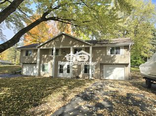 32 Woodpecker Ridge Rd, Excelsior, MN 55331