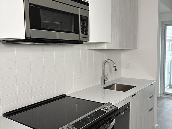 3rd image of 1350 Ellesmere Rd #602