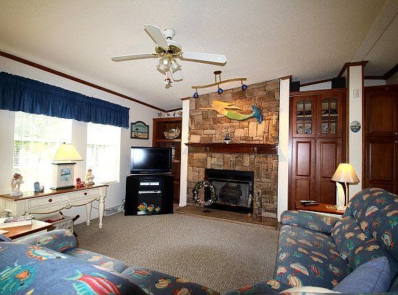 5th image of 149 E Belmont Dr