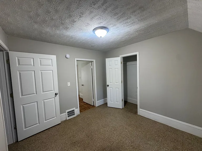 9611 Dunlap Ave — Photo 9