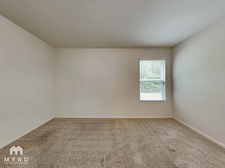 9168 Pleasant Valley Dr — Photo 9