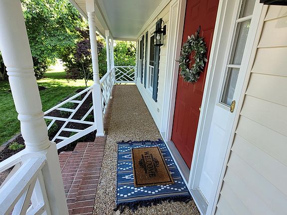 4th image of 104 Lord North Ct