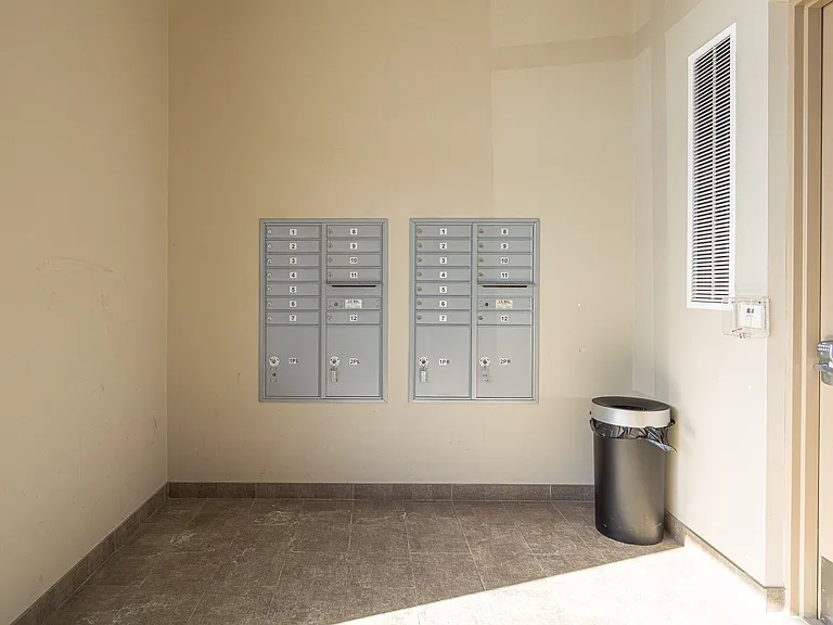 134 N Leroy St #302 — Photo 18