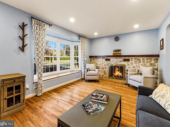 4th image of 656 E Greenman Rd