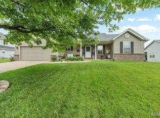 510 Creekside Dr, Troy, IL 62294
