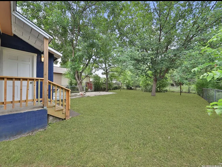 127 Burke Ave — Photo 10