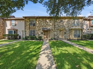 1516 S 8th St, La Porte, TX 77571