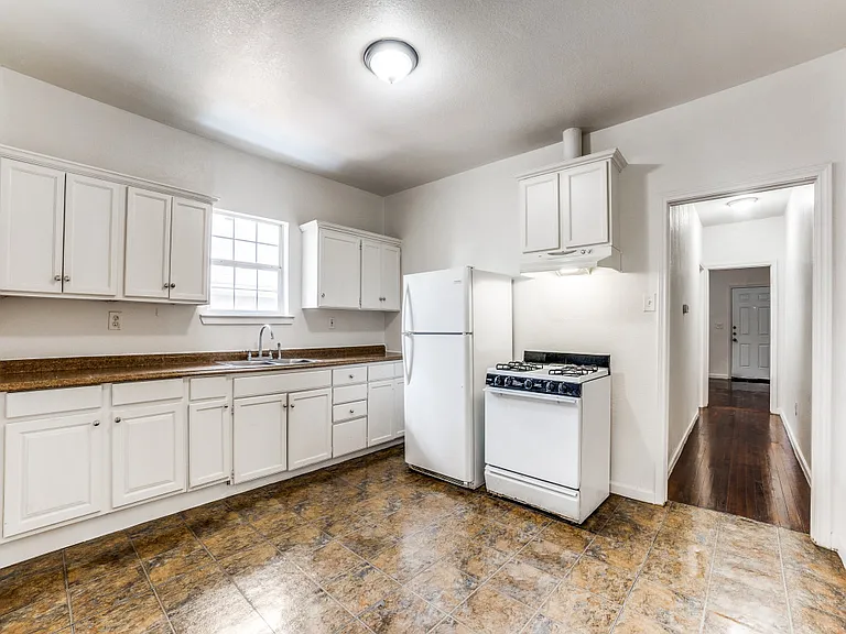 1628 Poplar St — Photo 9