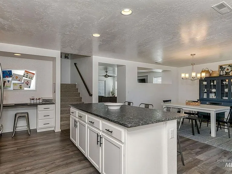 733 S Flintstone Ave — Photo 5