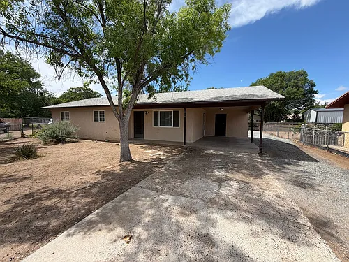 1143 De Vargas Ct SE Photo 1