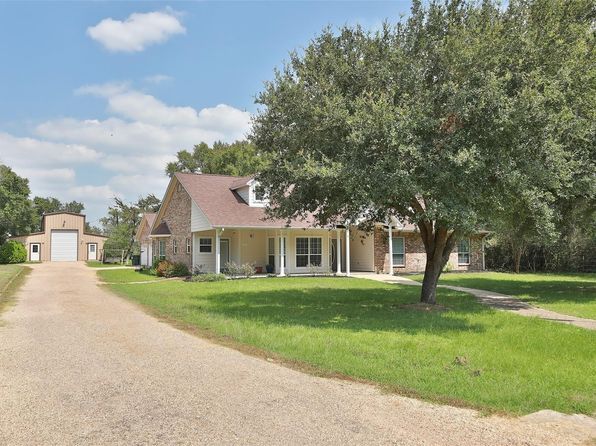 10491 Glennswood Dr, Navasota, TX 77868