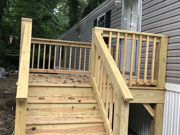 2nd image of 39 Merritt Ln