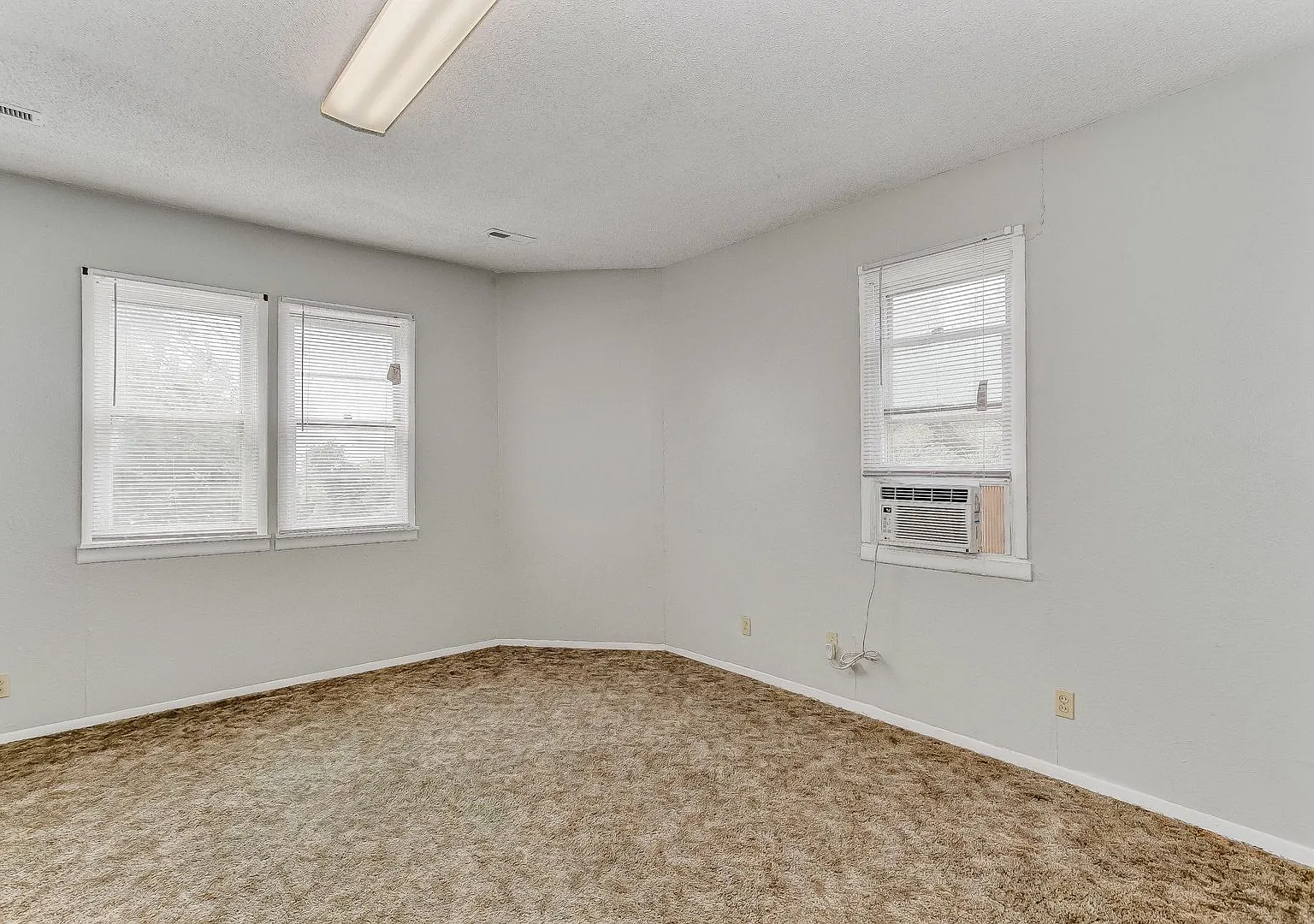 Holyoke, 1656 — Photo 2