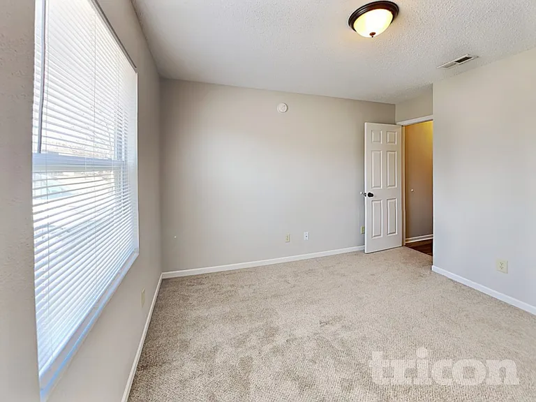 10800 Wymm Ln — Photo 11