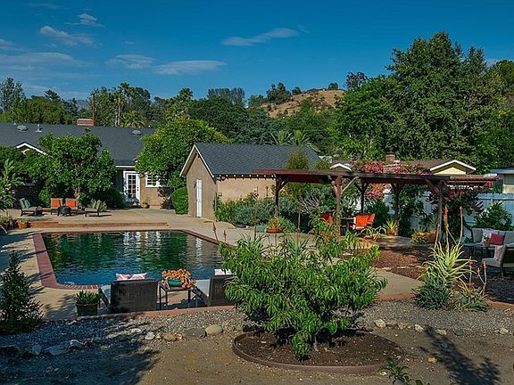 4th image of 10439 Johanna Ave