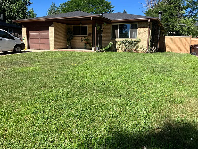 Front yard/front of house