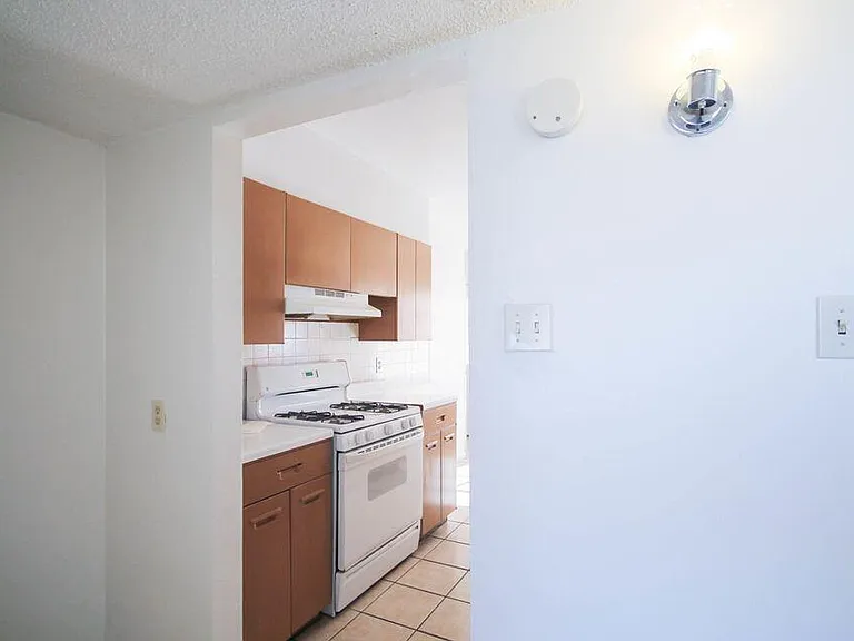 209 San Saba Rd — Photo 18