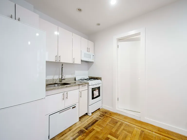 300 W 12th St #2C — Photo 3