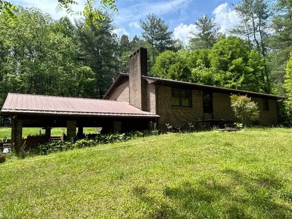 3405 Old Stage Rd, Yadkinville, NC 27055