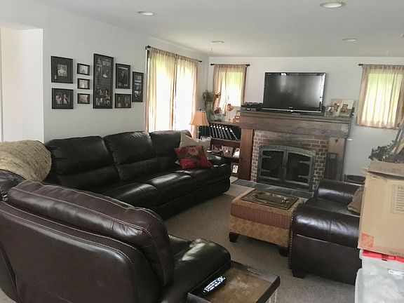 5th image of 7 Brookside Dr