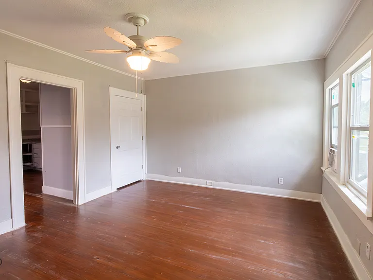 1824 Collins Ave #1/2 — Photo 10