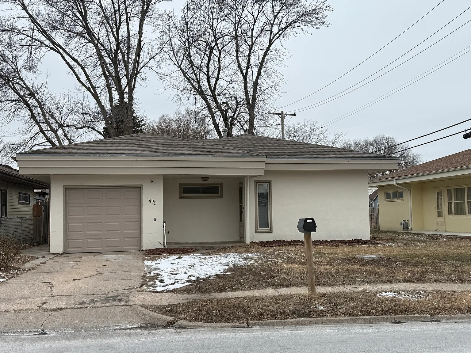 425 N Lincoln Ave — Photo 1
