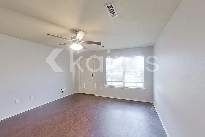 3 bed, 2.0 bath, 1163 sqft, $1,345 — Photo 2