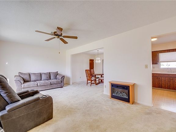 3rd image of 401 Parkside St