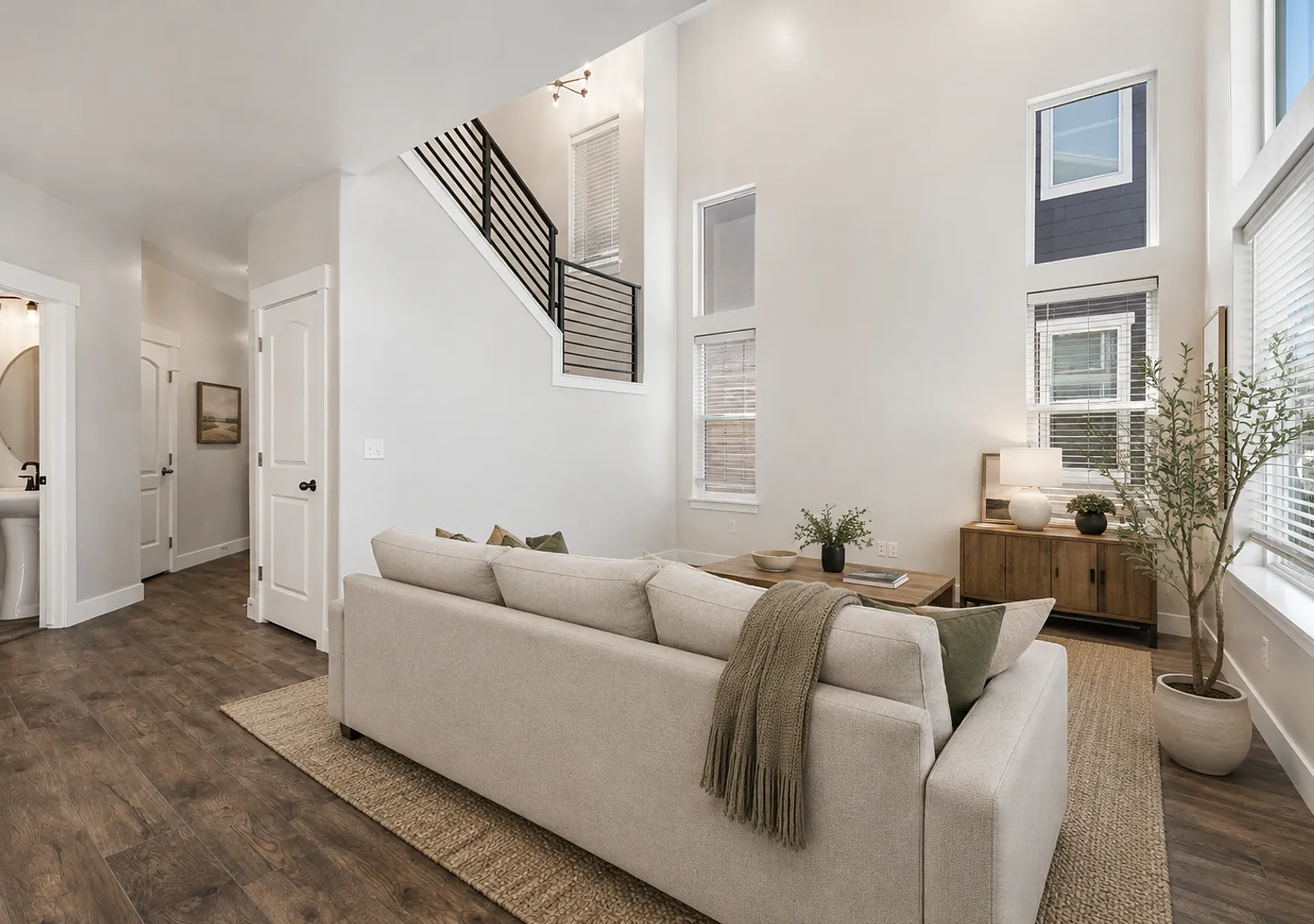 Bright End-Unit Townhome in Lehi - Pet friendly. — Photo 1