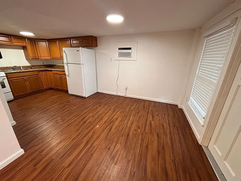 111 Cedar St — Photo 5
