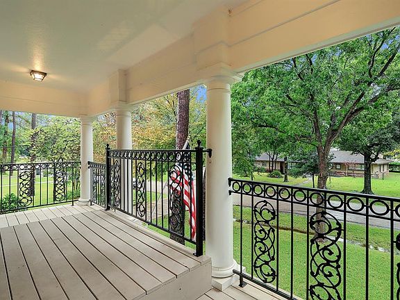 Front balcony looking towards the North side of the street.