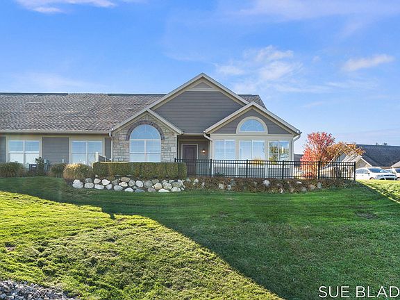 3rd image of 1191 Riverview Dr