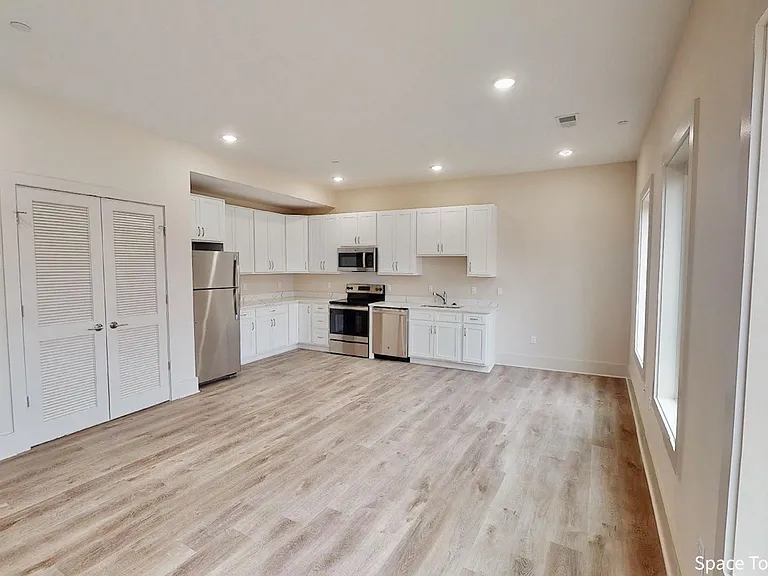 917 Sheridan St NW #202 — Photo 3