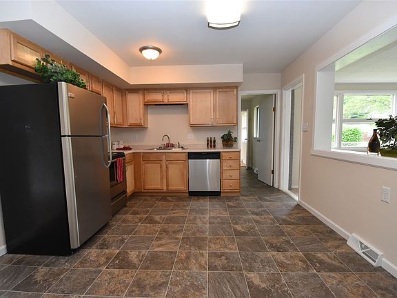 2nd image of 524 S Village Dr