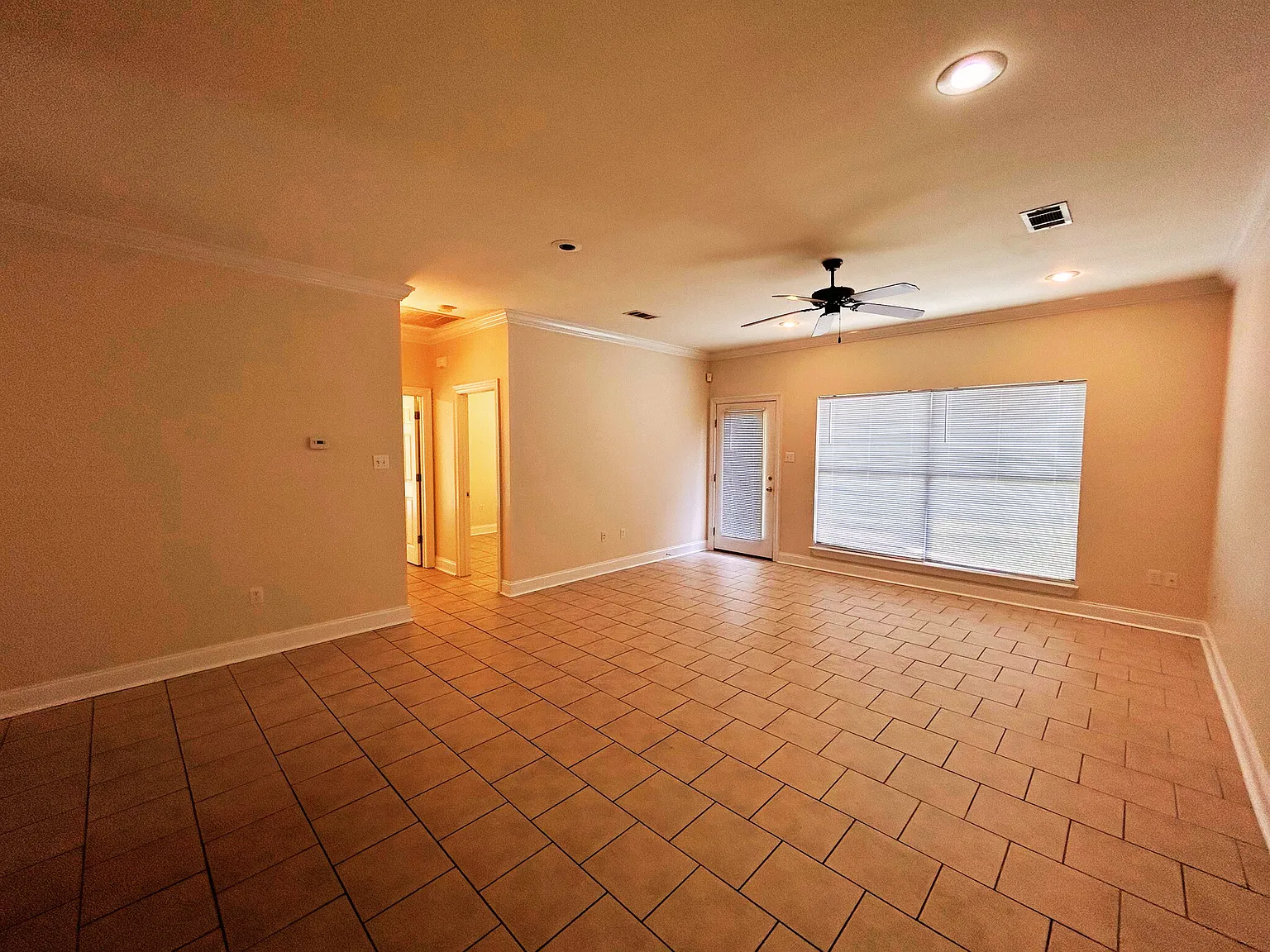 3 bed, 1300 sqft, $1,450 — Photo 4