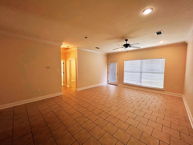 12342 Pineview Ln — Photo 4