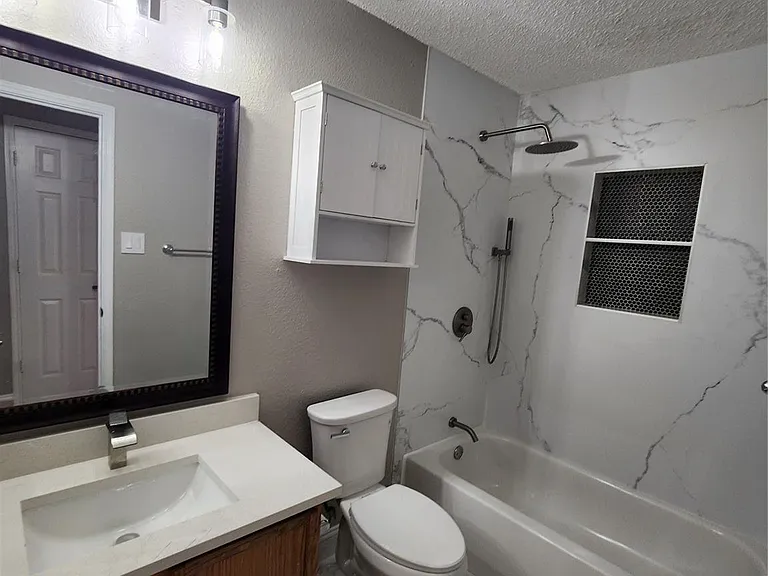 907 Live Oak Dr — Photo 6