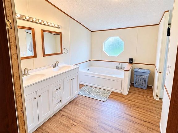 8th image of 8940 Cochran Place Dr