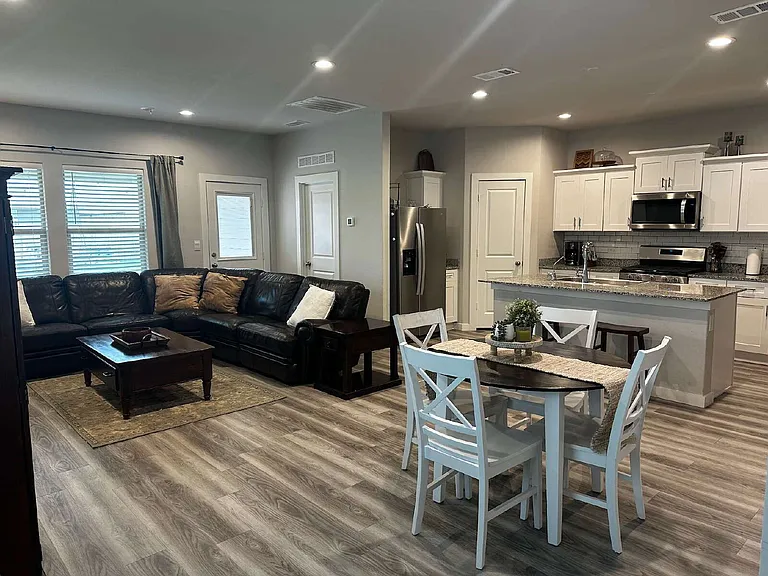 7611 Orange Blossom Rd — Photo 3