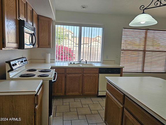 3rd image of 5733 W COMET Avenue