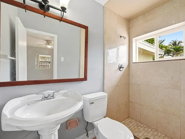 740 E Evanston Cir — Photo 17