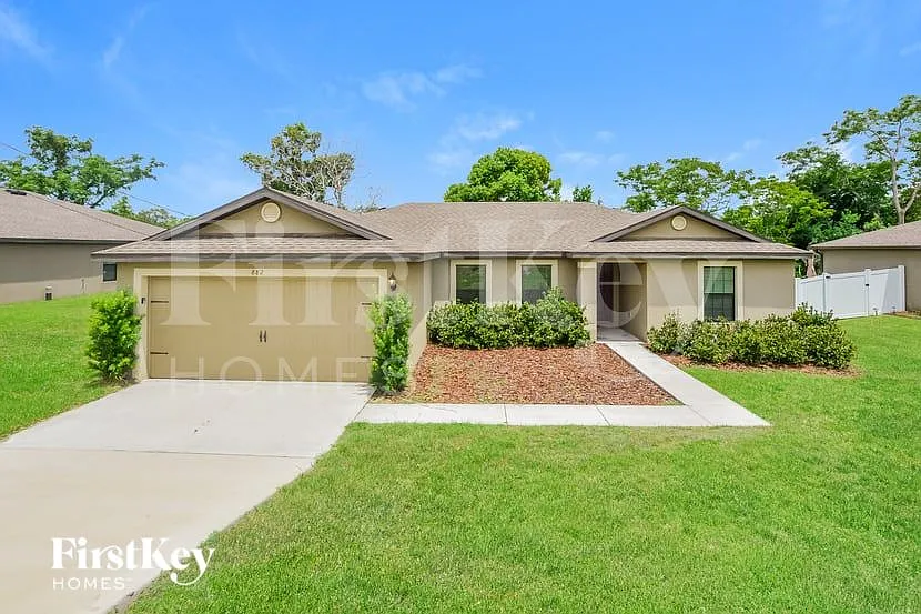 882 N Fairbanks Dr