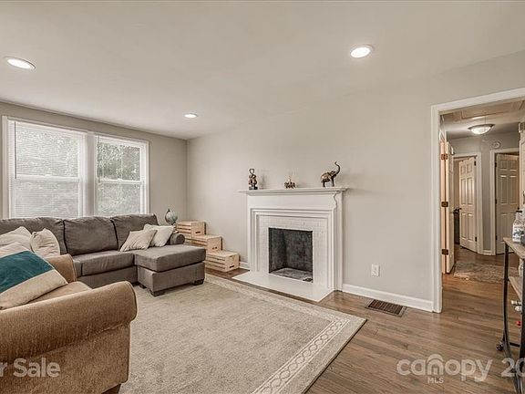 3rd image of 2206 Barringer Drive
