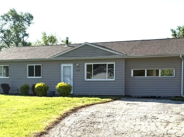 1600 E Walnut St, Chatham, IL 62629