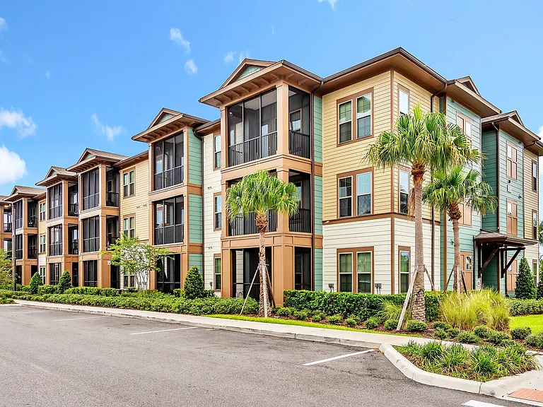 POINTE AT EAST SHORE APARTMENTS — Photo 11
