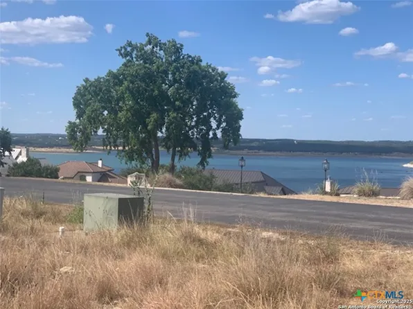 523 Oak Shores Dr, Canyon Lake, TX 78133