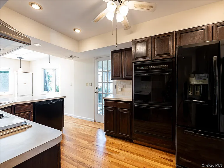 91 Pickwick Rd — Photo 15