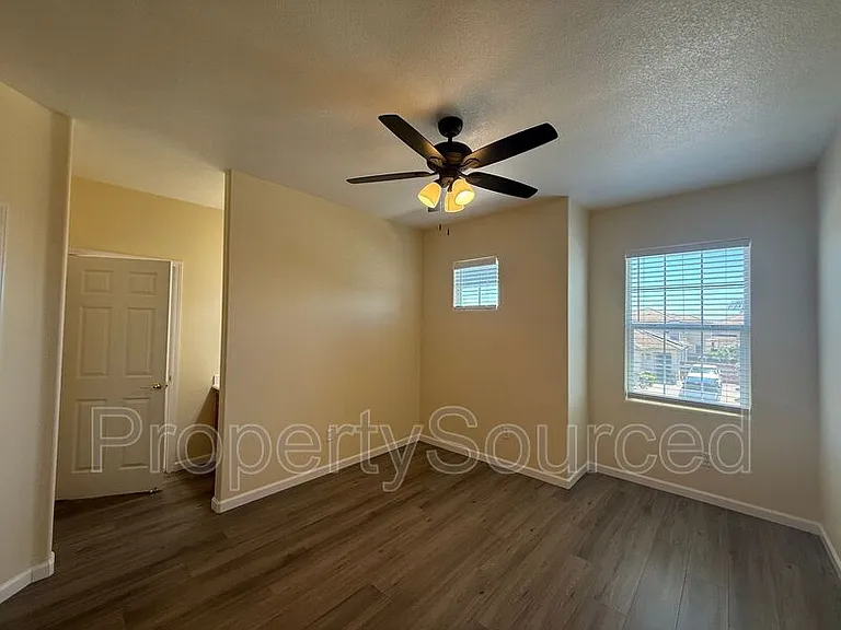 1633 Sparrowhawk St — Photo 50