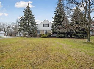 4979 Mayfield Rd, Lyndhurst, OH 44124